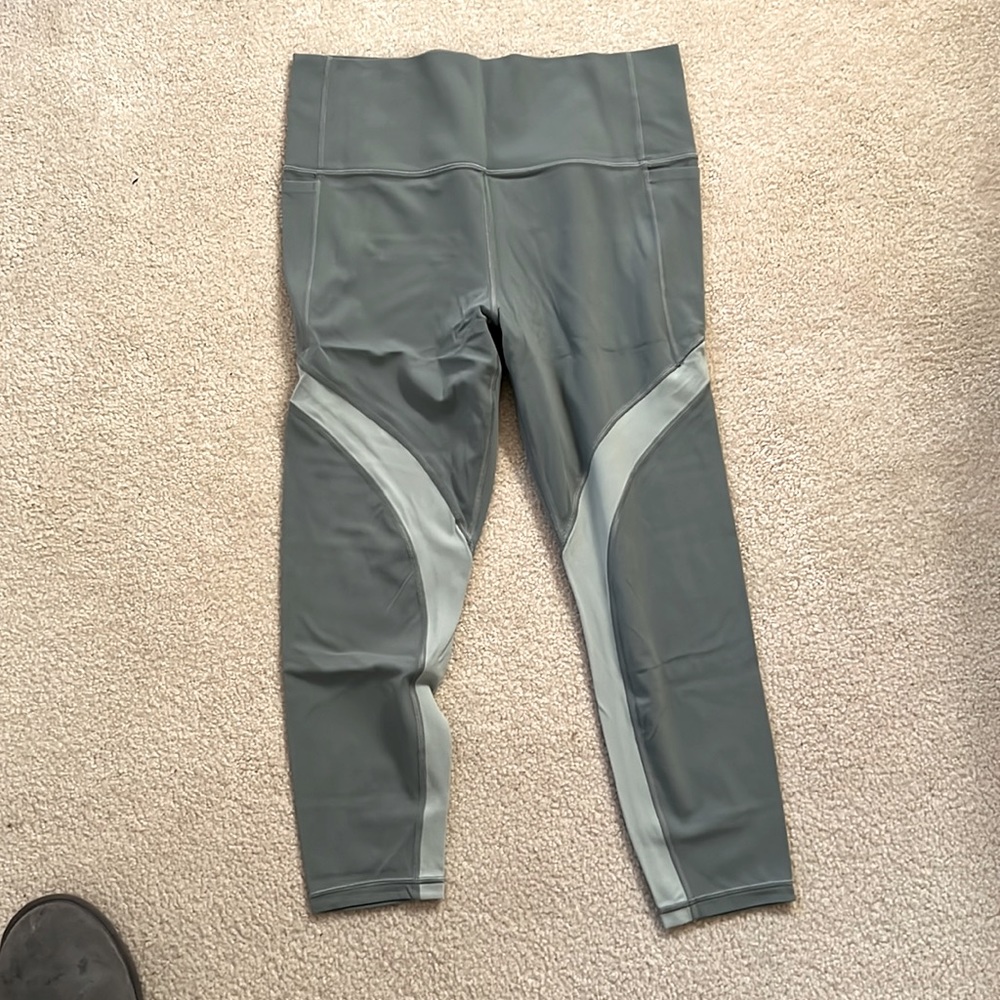ATHLETA NWOT legging.